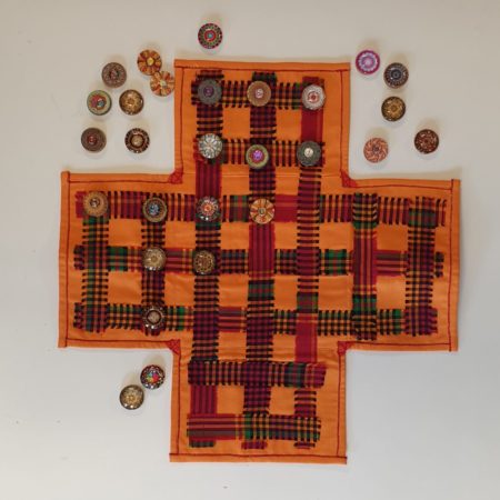 Plateau du jeu de solitaire ne croix