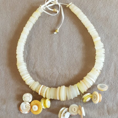 collier jaune