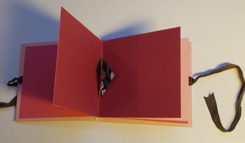 Mini album photos rose, page intérieure