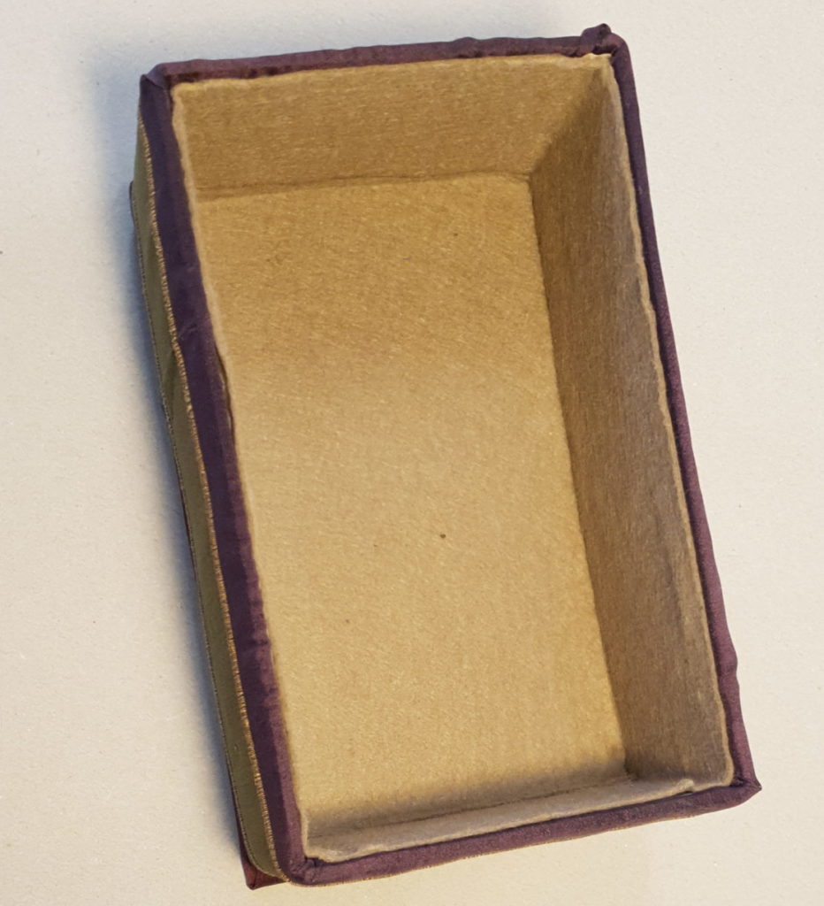 Coffret avec couvercle, intérieur