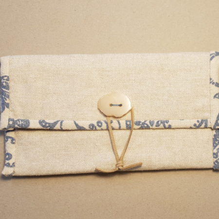 Pochette ou étui à lunettes, bords bleus