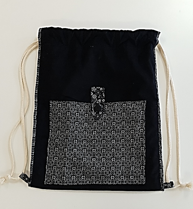 sac à dos noir ouvert