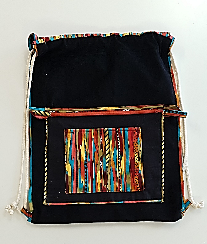 sac à dos noir ouvert