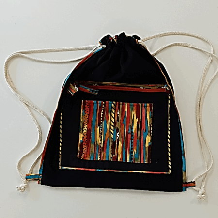 sac à dos noir à poche colorée