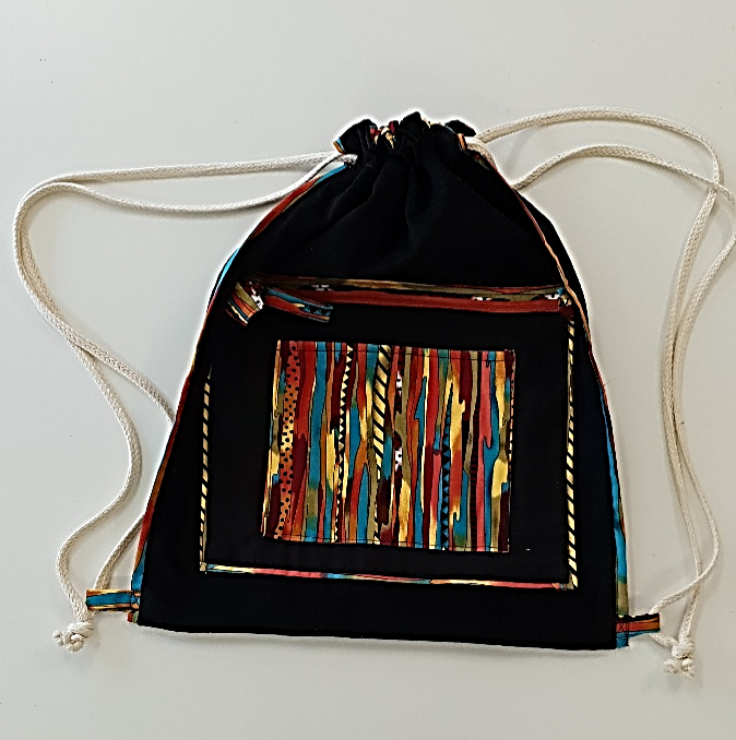 sac à dos noir à poche colorée