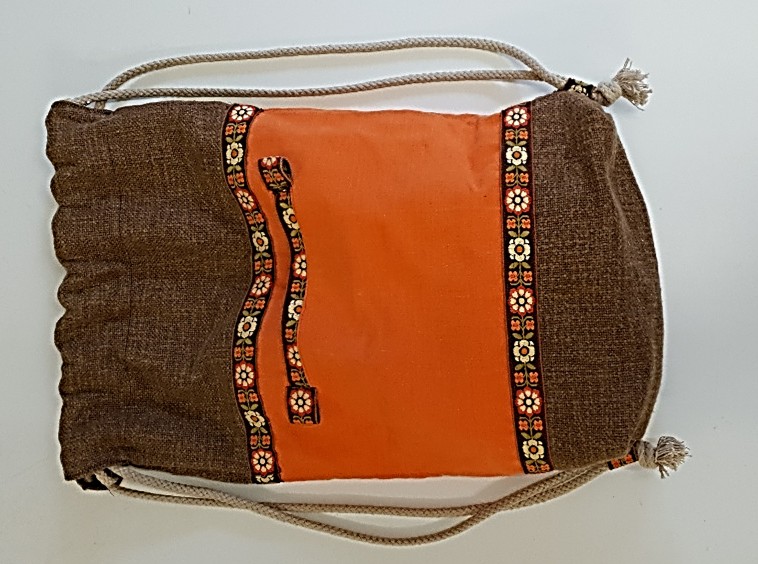 sac à dos orange ouvert