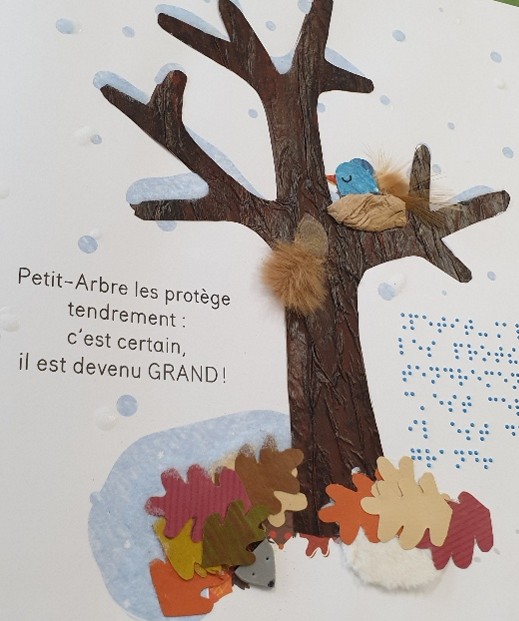 Une page de Petit arbre veut grandir: Petit-Arbre les protège tendrement: c'est certain, il est devenu grand!